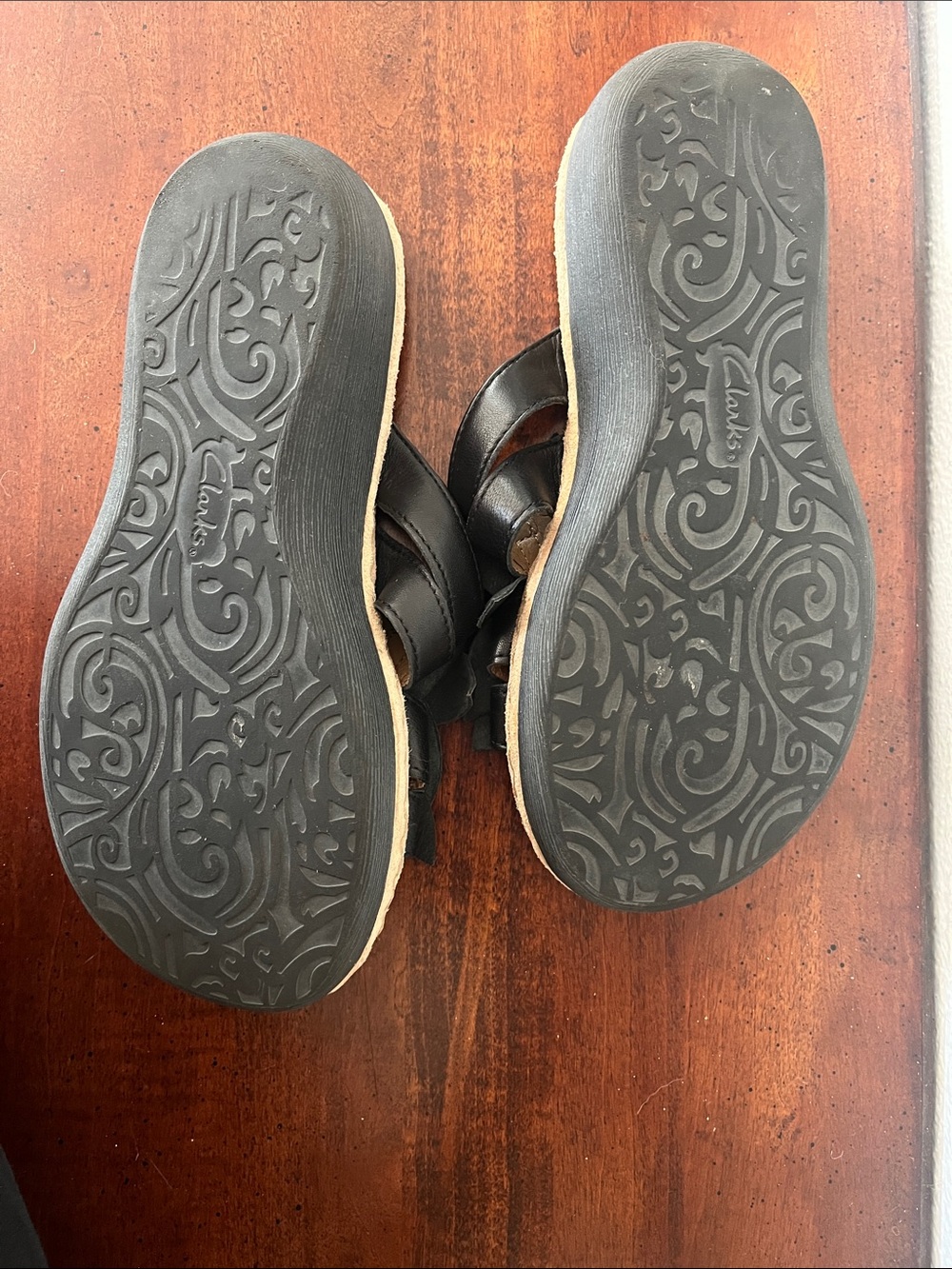 Clarks Artisan Black Leather Flower Slide Sandals Size 7 - Picture 3 of 6